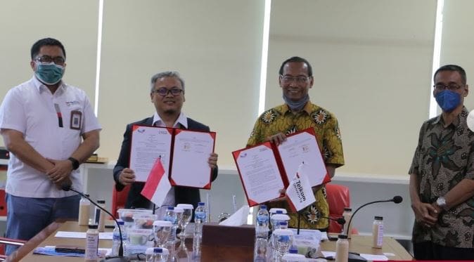 Penandatanganan MoU dengan PT Telenetina Sarana Teknik Utama Penandatanganan MoU dengan PT Telenetina Sarana Teknik Utama