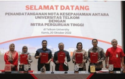 Penandatangan MOU Tel-U & 8 Mitra Perguruan Tinggi