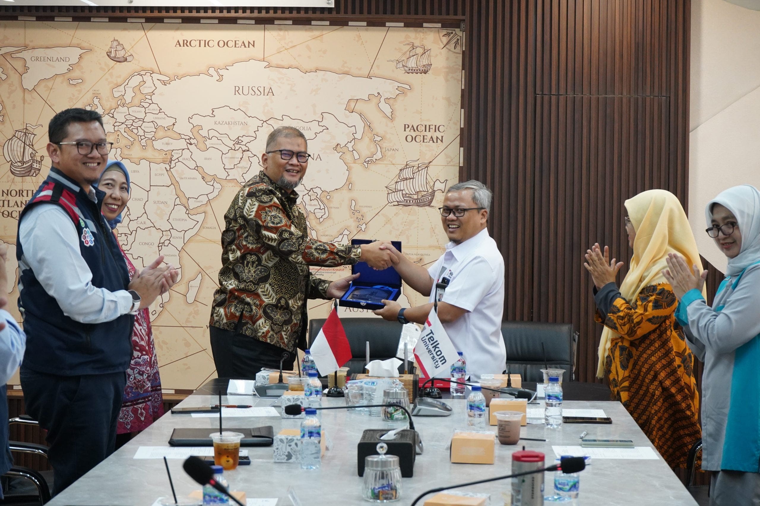Penandatanganan MOU Tel-U & PT Waskita Karya Penandatanganan MOU Tel-U & PT Waskita Karya