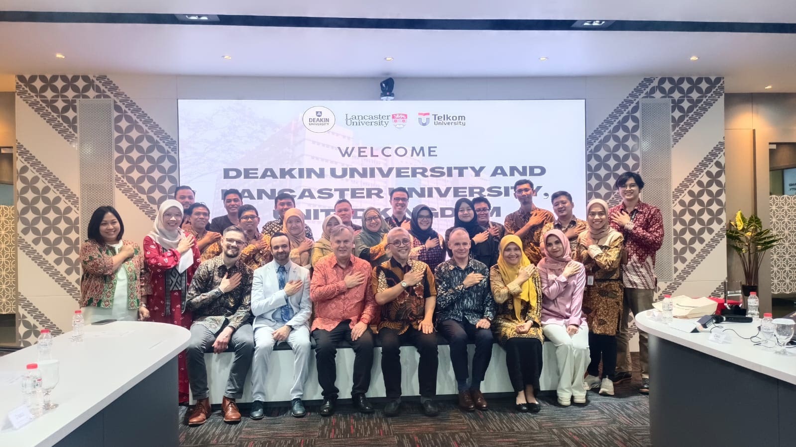 Deakin University dan Lancester University Kunjungi Tel-U Deakin University dan Lancester University Kunjungi Tel-U