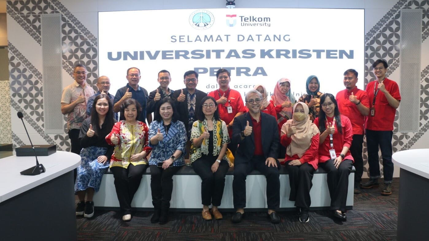 Kunjungan Studi Banding Universitas Kristen Petra ke TelU